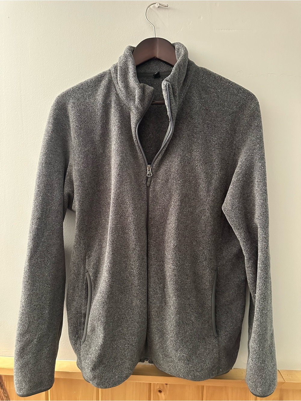 Uniqlo Men's Gray Zip-Up Fleece Jacket